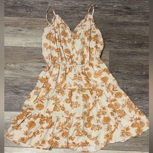 Spaghetti strap short dress. Size medium. Gold and cream